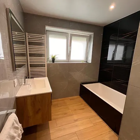 Apartment Grand 120 M2, 3 Chambres, 6 Pers, 15 Min De Strasbourg Schiltigheim